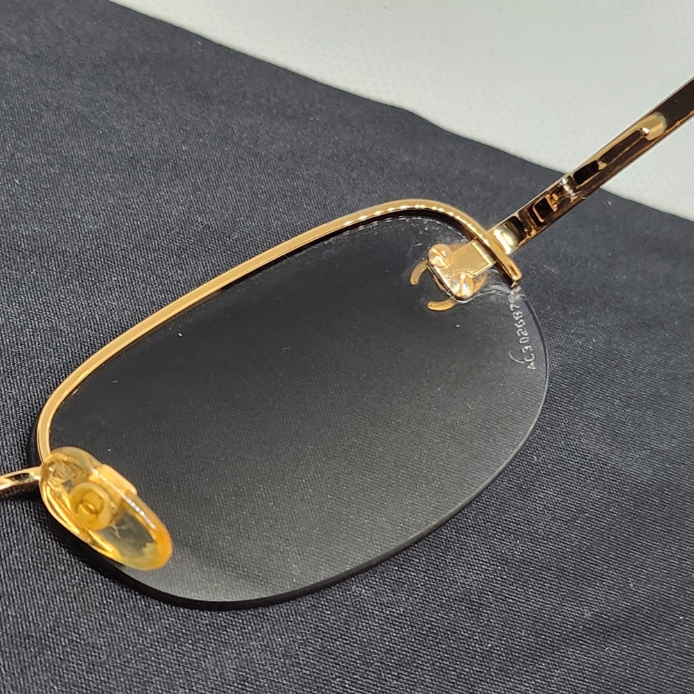Chanel Sunglasses in pristine condition, exhibiting no blemishes. Model CH4099 - Picture 8 of 13